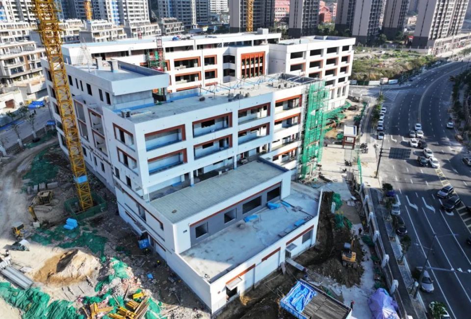 南安市区这所中学迎来改扩建，增设24个班级并建地下通道连接新老校区